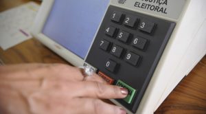 foto da urna eletrônica de votação fim