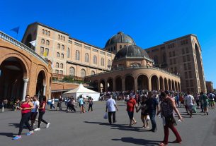 A Basílica de Nossa Senhora Aparecida é o maior centro de peregrinação religiosa da América Latina