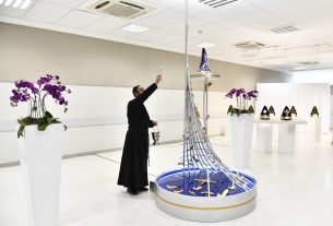 O manto e o trono de Nossa Senhora