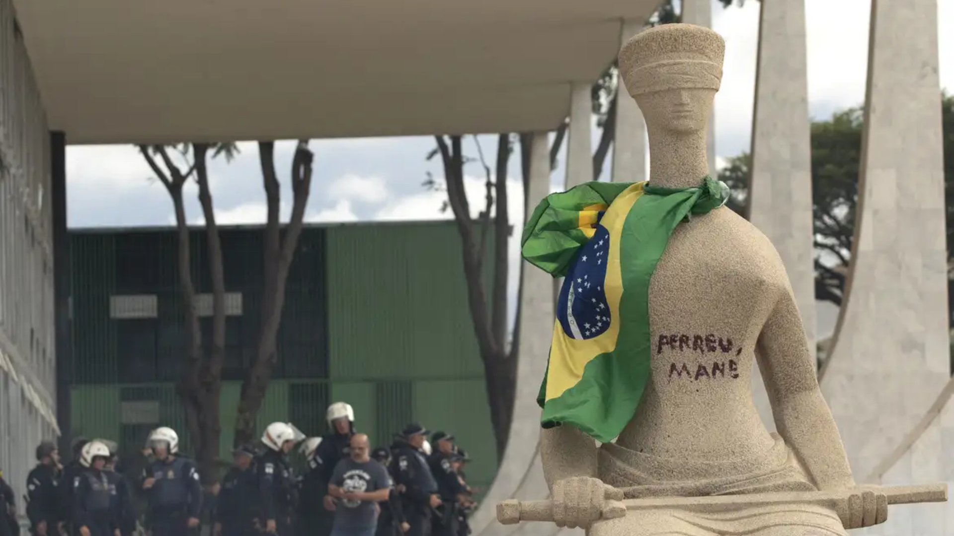 STF nega recurso de mulher que pichou estátua no 8 de janeiro
