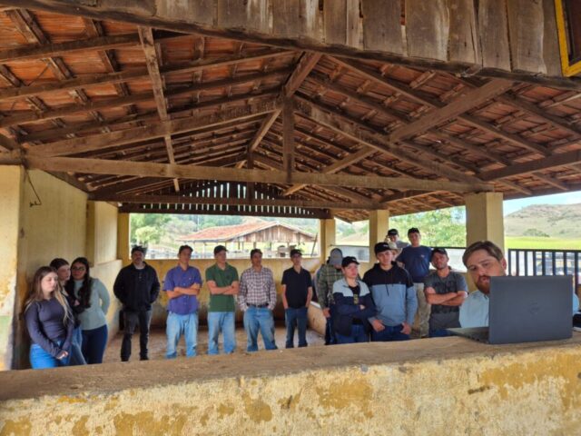 Jovens da Fazenda Recebem Capacitação em Gestão Agrícola