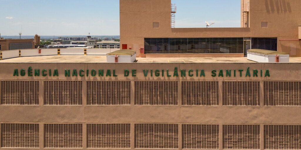 Anvisa proíbe lote falso de chá e suplementos inseguros para o consumo