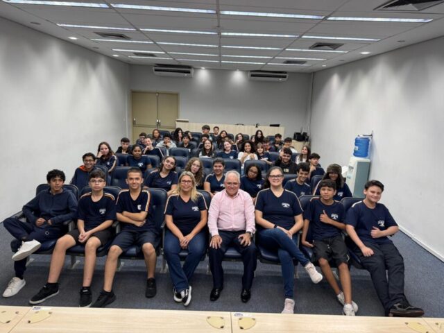 Alunos do Colégio Tableau visitam Prefeitura e debatem aspectos da arrecadação financeira 01