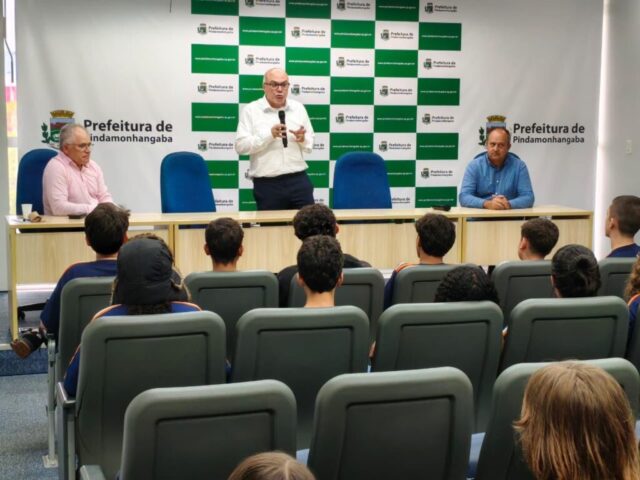 Alunos do Colégio Tableau visitam Prefeitura e debatem aspectos da arrecadação financeira 02
