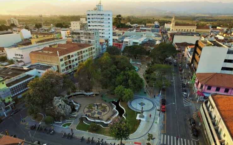 Concurso “Natal nas Vitrines”, que promete encher de brilho e encanto as ruas da cidade neste fim de ano – Pindamonhangaba.
