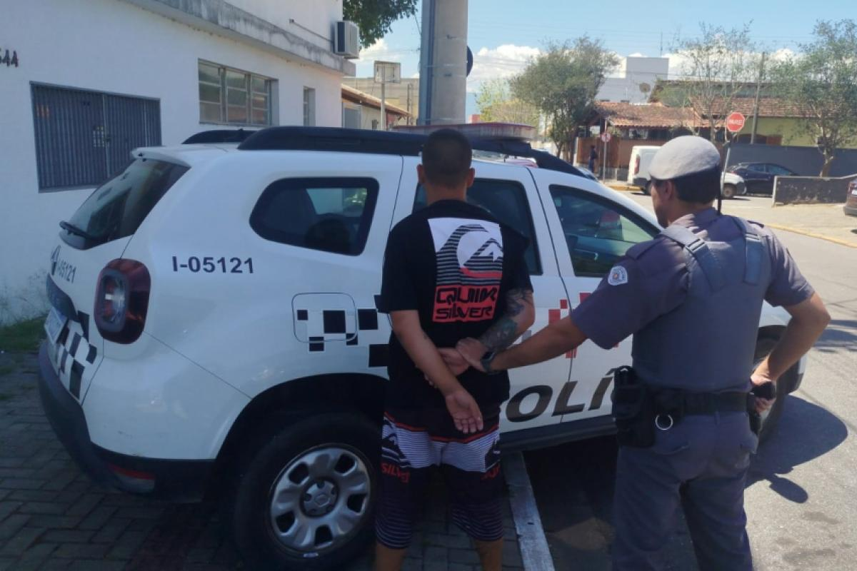 Jovem de 23 anos foi preso em flagrante por tráfico de drogas e corrupção ativa