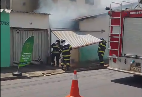 Incêndio assustador em Pindamonhangaba: Vazamento de gás provoca fogo na Rua João Fabiano