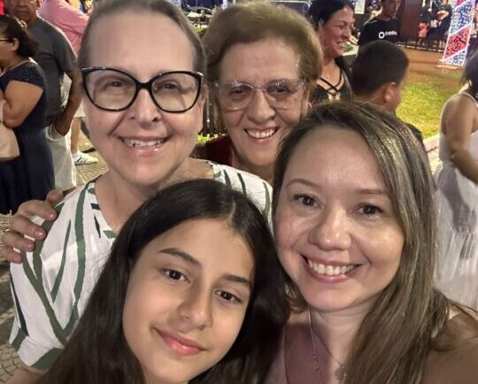 Com show de luzes e ruas cheias, Natal movimenta Centro de Pinda e anima comerciantes e famílias