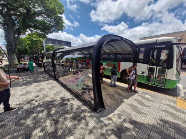 Pinda renova abrigos de ônibus na Barão de Melo.