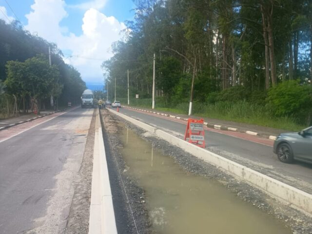Av. Theodorico Cavalcante de Souza recebe lançamento de guias e sarjetas03