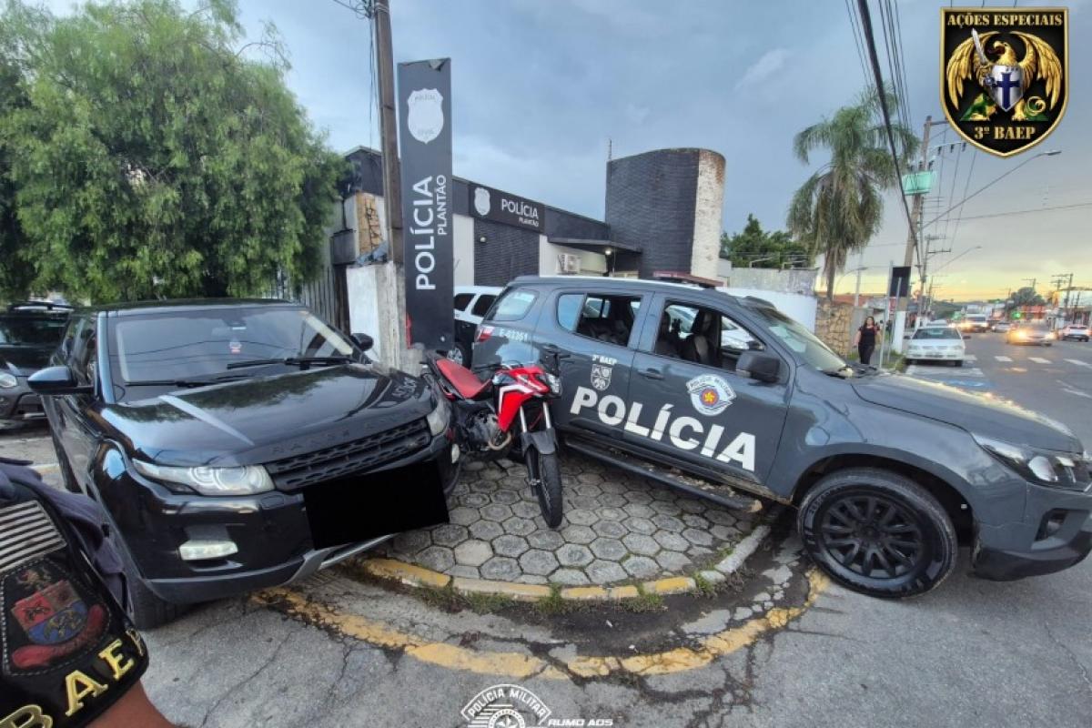 BAEP Prende Criminoso com Veículo Roubado e Moto Dublê