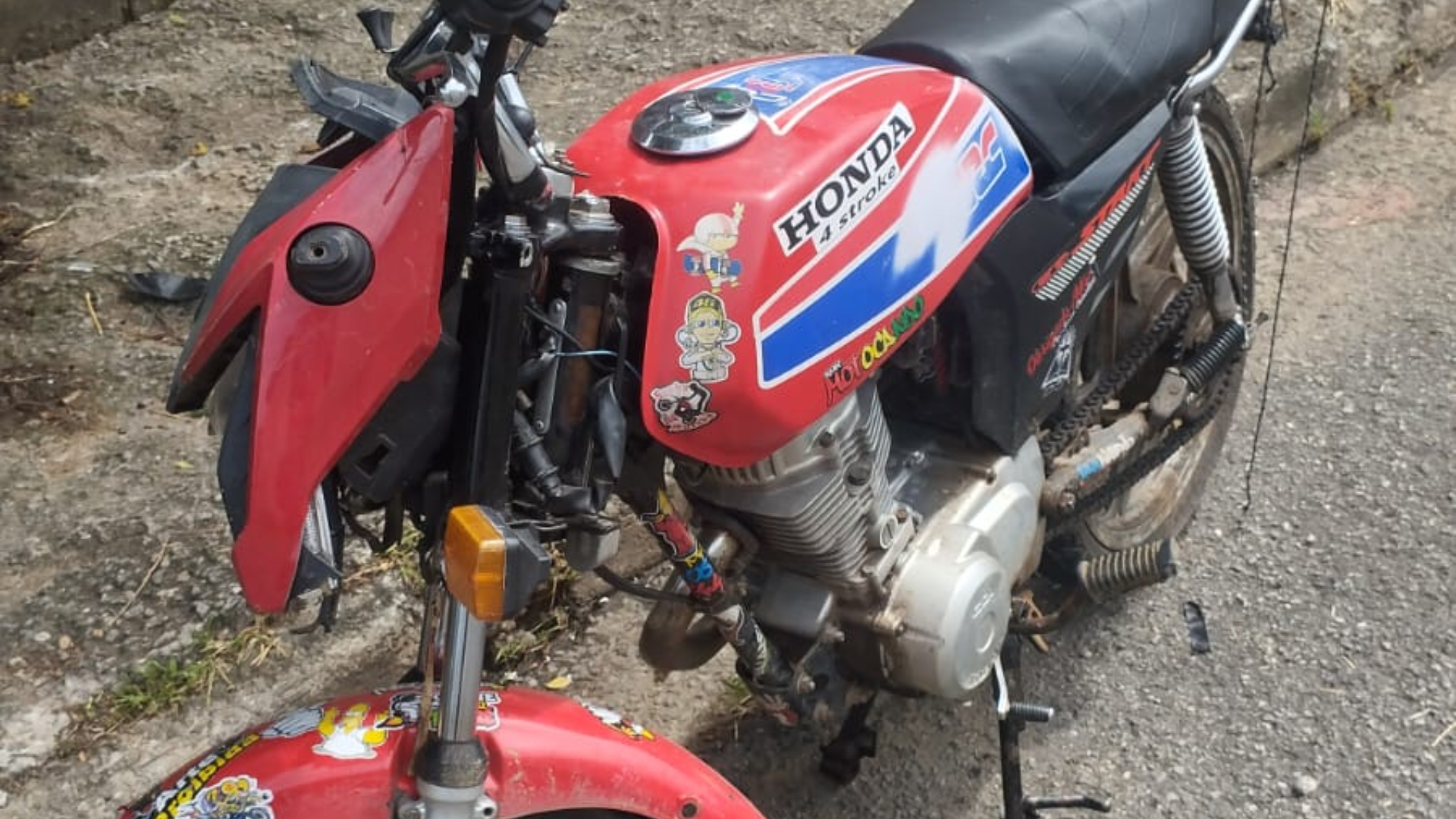 PM de Pinda prende motoqueiro por direção perigosa e colisão em fuga no Bairro Beta