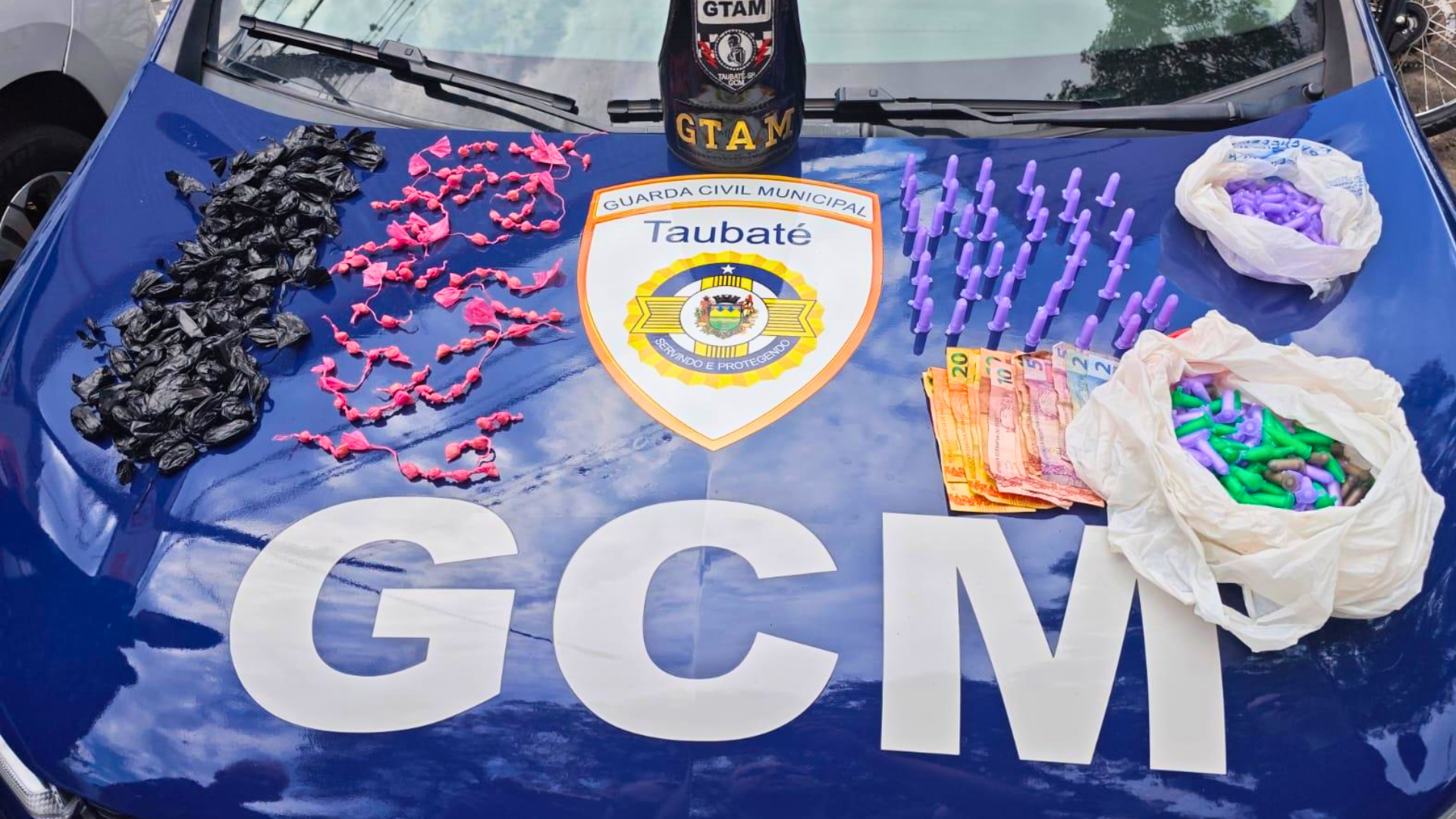 Guarda Civil prende suspeito por tráfico, apreende drogas e recupera motocicleta após denúncia