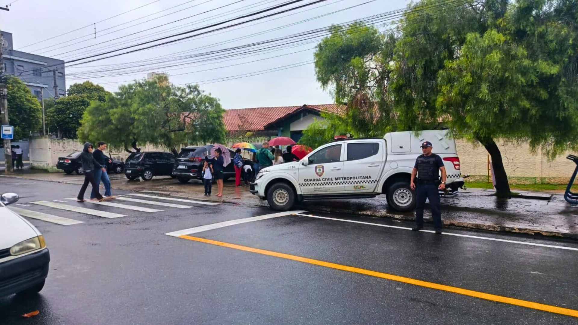 Operação Volta às Aulas reforça segurança na entrada e saída das escolas municipais