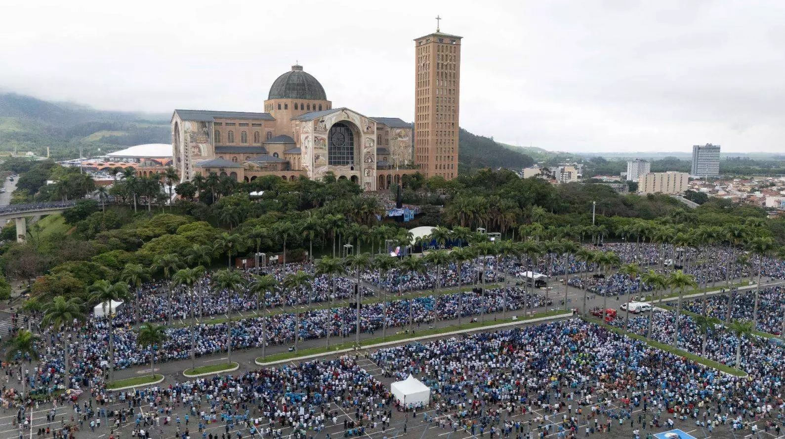 100 mil fiéis em Aparecida