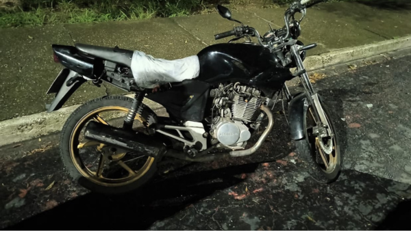 Furto de moto em Pindamonhangaba é identificado por câmeras de segurança