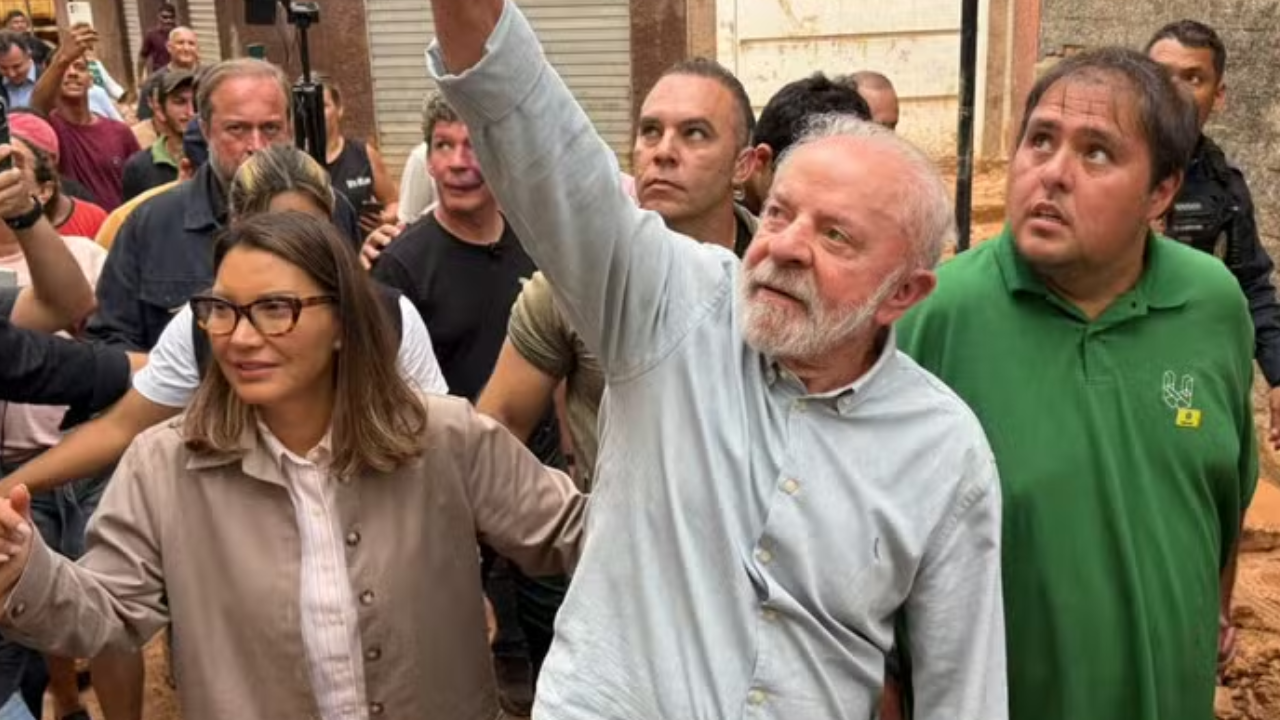 Lula é vaiado em Minas durante visita às cidades atingidas por chuvas: assista ao vídeo do momento