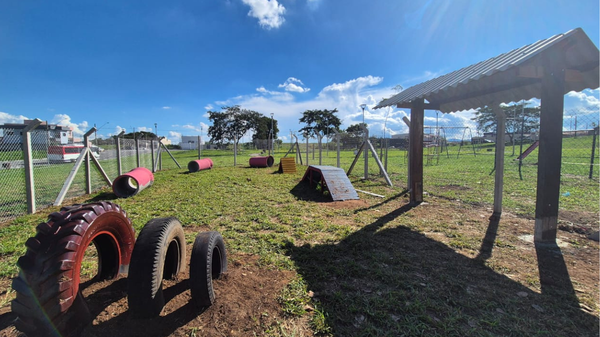 A Prefeitura de Pindamonhangaba está finalizando a construção de um espaço Play Pet de 200 m² loteamento Flamboyant.