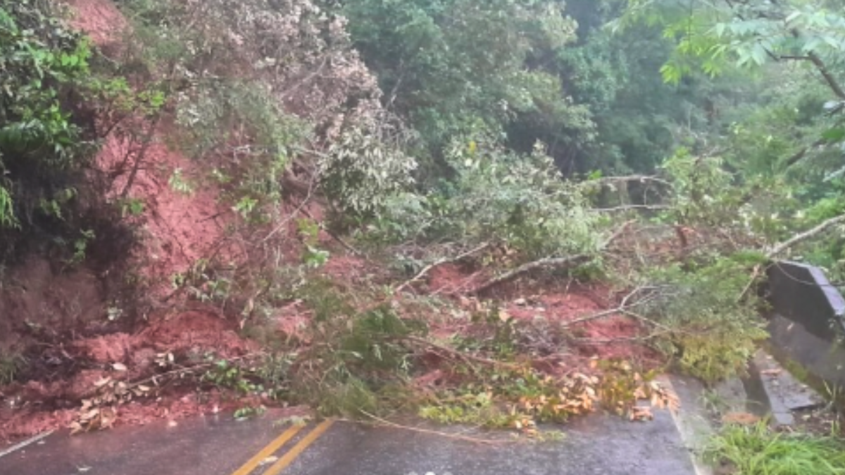 Interditada Rodovia Lagoinha Pinda