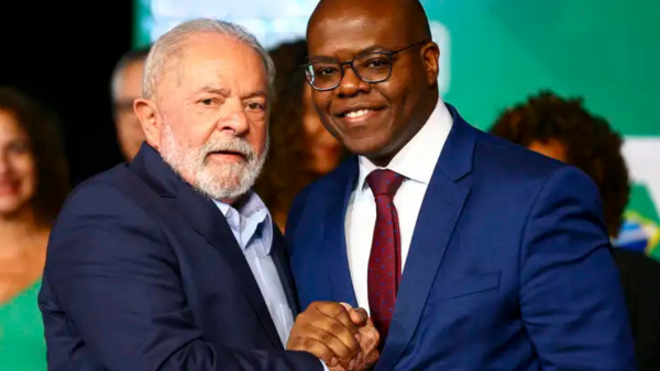 PGR denuncia Silvio Almeida por importunação sexual