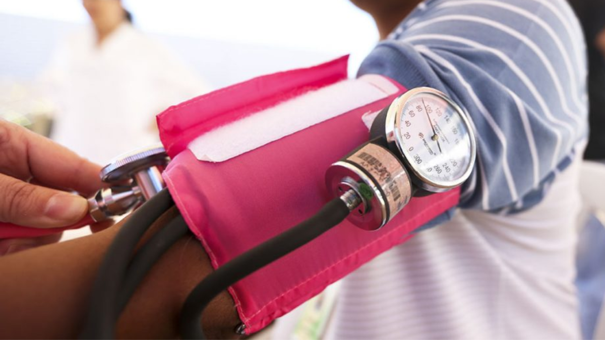 Cientistas da USP descobriram que neurônios de uma região chamada parafacial lateral contraem vasos sanguíneos durante a expiração, contribuindo com picos de pressão arterial