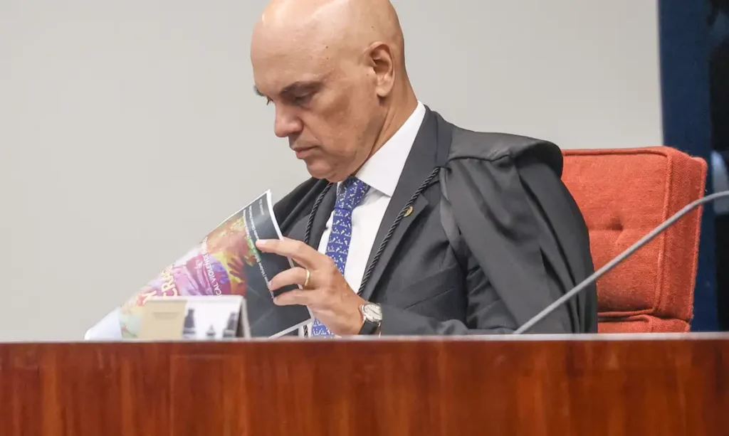 Moraes contra Flávio Bolsonaro reacende debate sobre atuação do STF