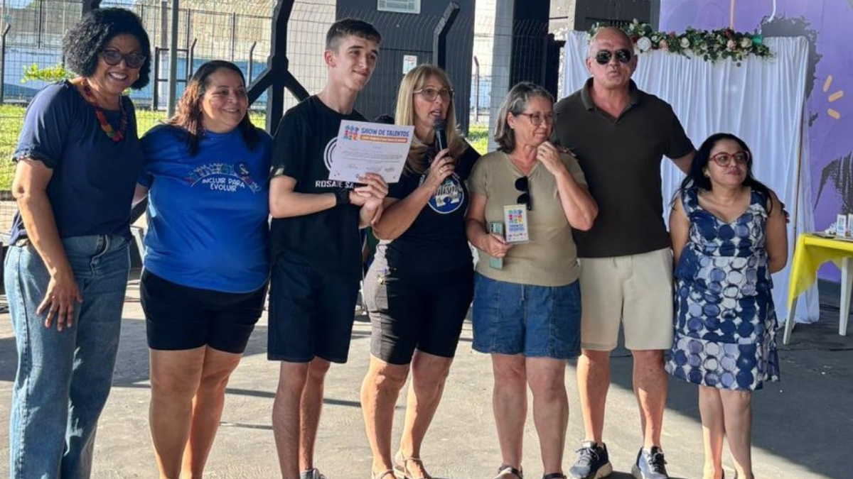 Show de Talentos em Pindamonhangaba destaca inclusão e emociona público no Espaço Humano