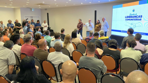 Prefeitura reúne cerca de 100 lideranças